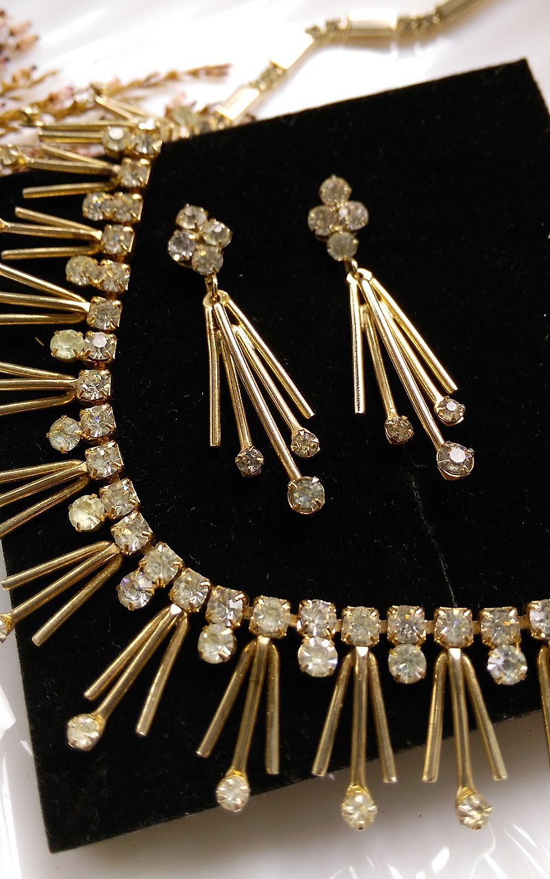 Western antique jewelry. Sarah Cov 1965's Star Shower Necklace + Clip Earring Set - ต่างหู - โลหะ สีทอง