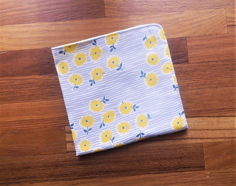 Japanese double yarn handkerchief = small daisy = light gray + cream yellow (4 colors in total)