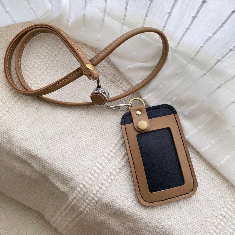 Simple contrasting color card holder + telescopic buckle neck cord - black background + camel border - ที่ใส่บัตรคล้องคอ - หนังแท้ สีดำ