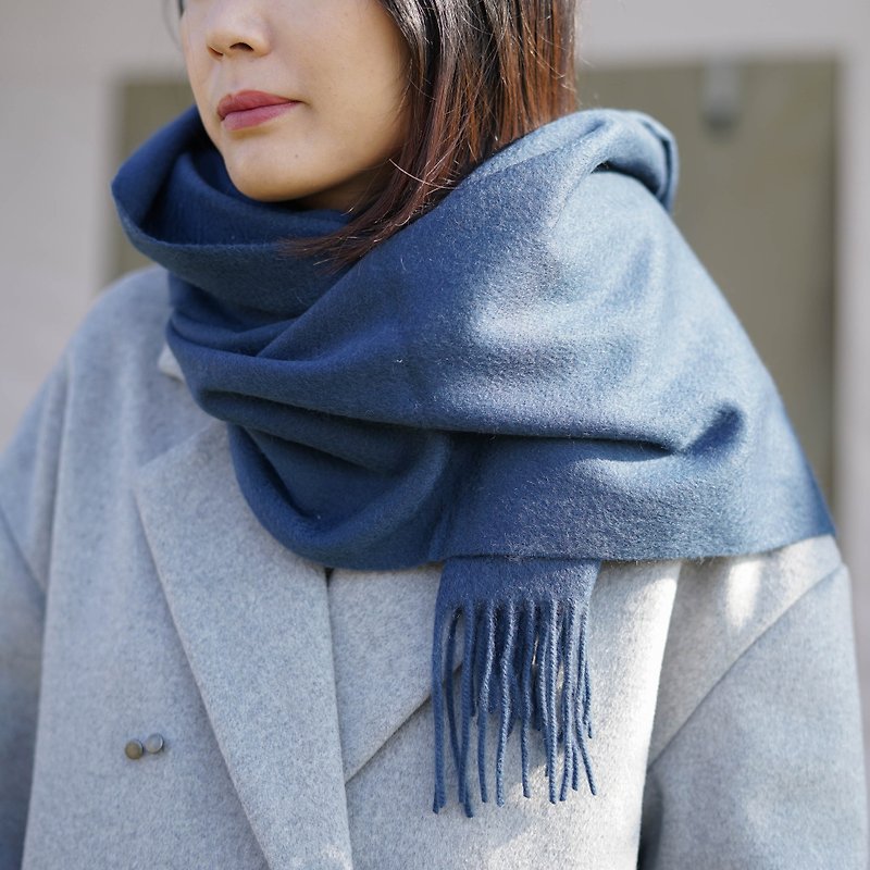 Zhang blue 100% cashmere narrow scarf scarf soft and delicate ultra-texture neutral neutral couple models for men and women available a large shawl autumn and winter warm minimalism wild Joker Christmas gifts exchange gifts birthday gift Valentine's Da - ผ้าพันคอ - ขนแกะ สีน้ำเงิน