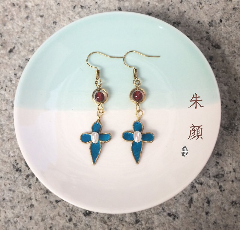 // Zhu Yen // natural red chalcedony - original point Tsui earrings - Earrings & Clip-ons - Gemstone Red
