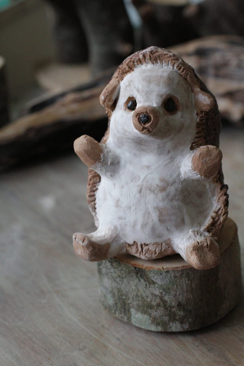 Hand-kneaded childlike hedgehog pottery - Items for Display - Pottery Brown