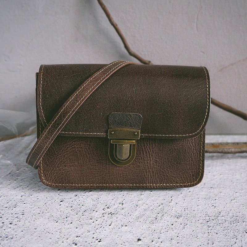Leather Minimalist Lightweight Crossbody Bag 8008-1 Coffee-2 - กระเป๋าแมสเซนเจอร์ - หนังแท้ สีนำ้ตาล