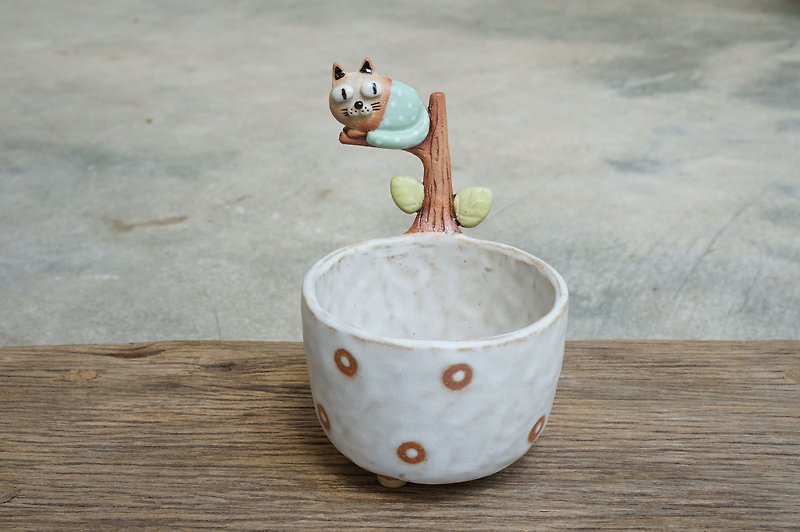 セラミックポット猫で飾られた手作りの陶芸 - 花瓶・植木鉢 - 陶器 ホワイト