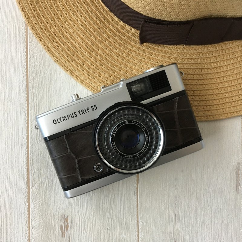 奧林巴斯TRIP 35　黑色鱷魚皮壓紋鱷魚皮相機 - 相機/拍立得/底片相機 - 其他金屬 黑色