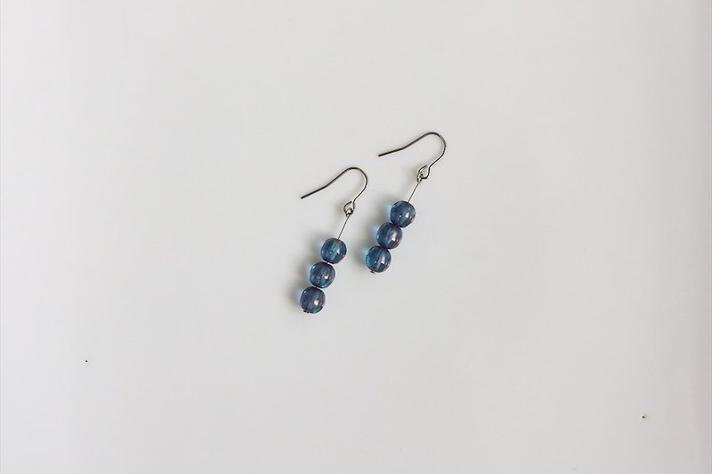 Water jade little bit string shape earrings - ต่างหู - เครื่องเพชรพลอย สีน้ำเงิน