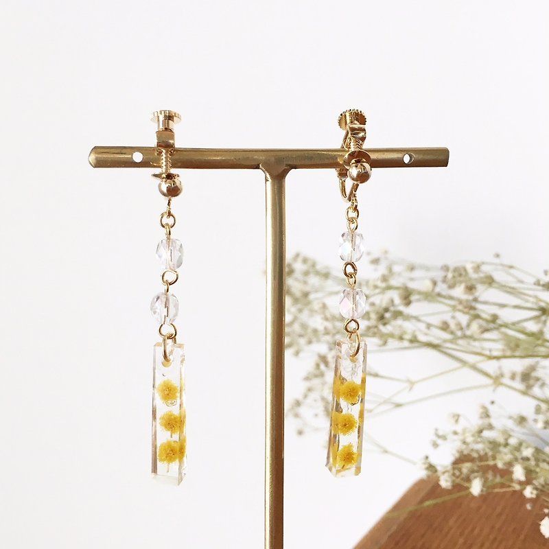 Swing earrings of Mimosa - ピアス・イヤリング - その他の素材 イエロー