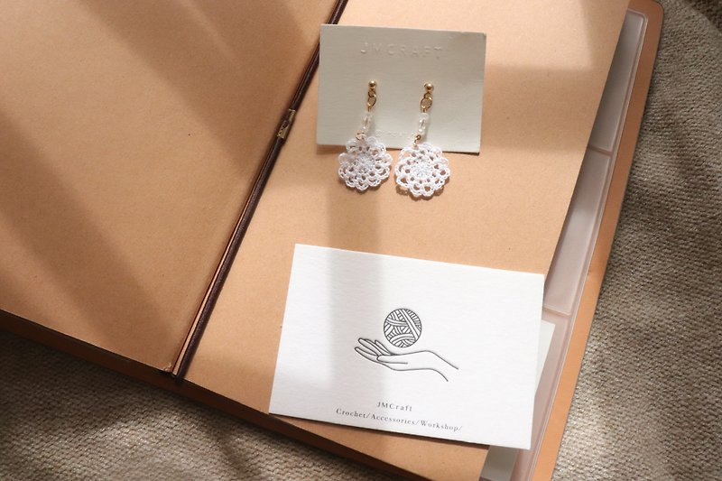 【Small round pieces with three small beads dangling hook-knitted earrings】- Hand-knitted lace series - ต่างหู - งานปัก ขาว