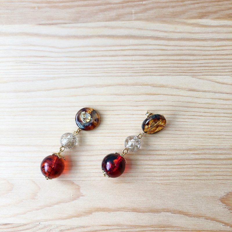 Amber color stylish earrings - ต่างหู - วัสดุอื่นๆ สีนำ้ตาล