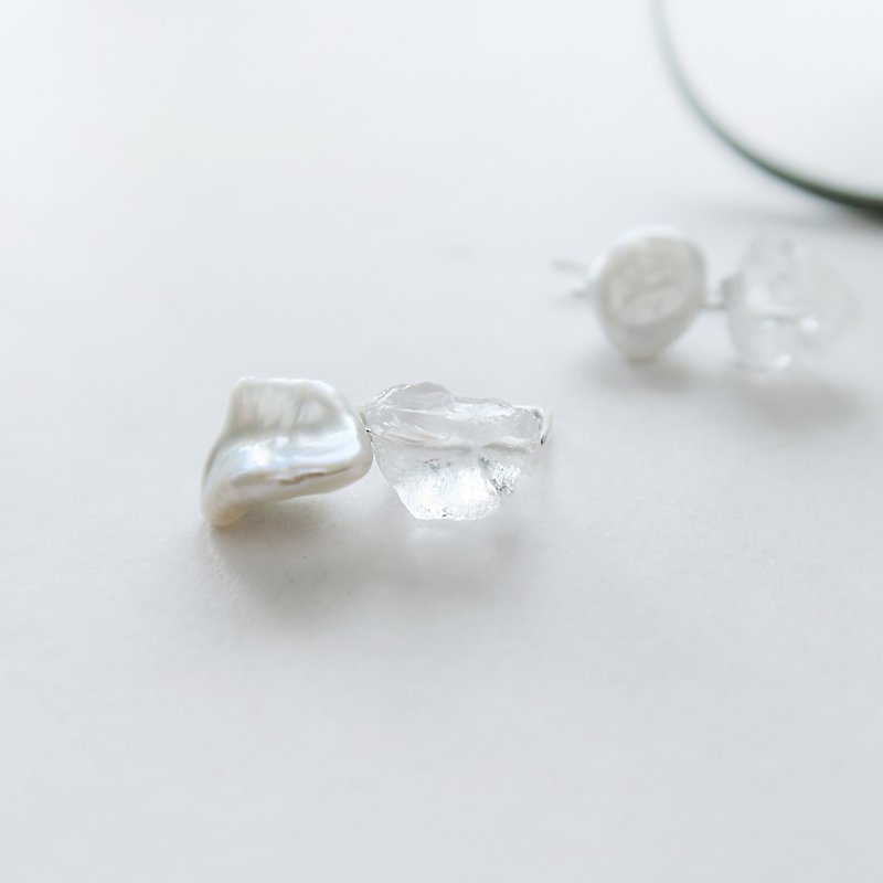 925 sterling silver freshwater pearl white crystal raw ore L-shaped earrings or a pair of Clip-On - Earrings & Clip-ons - Sterling Silver White