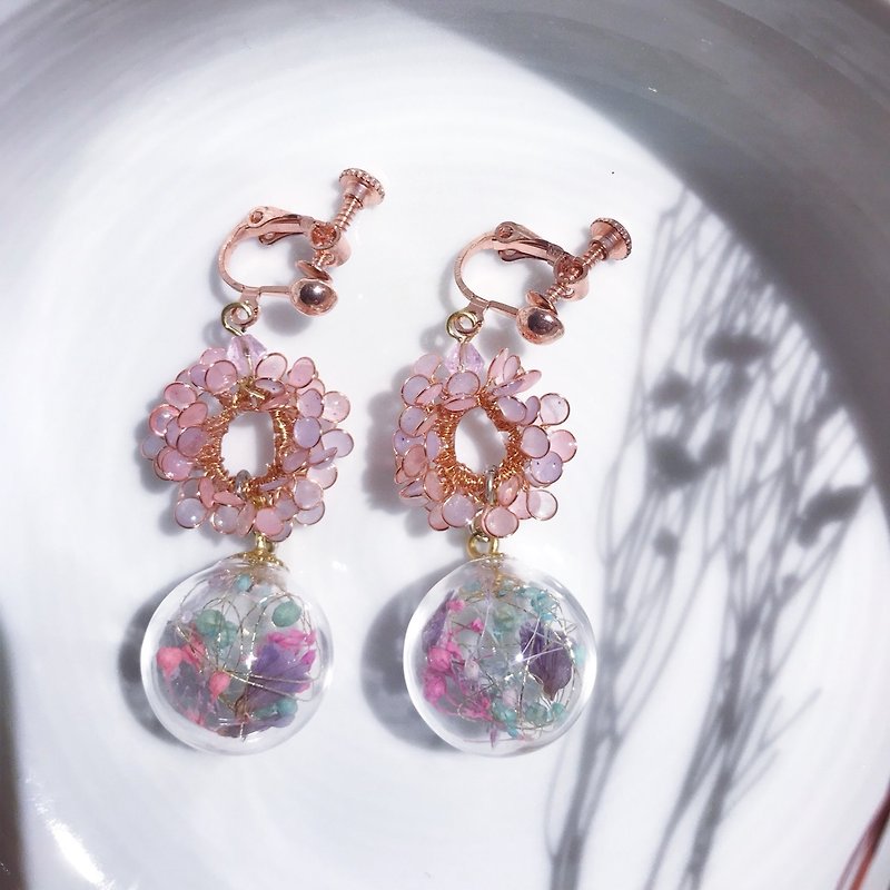 Wreath glass ball earrings [sakura] - Earrings & Clip-ons - Other Materials Pink