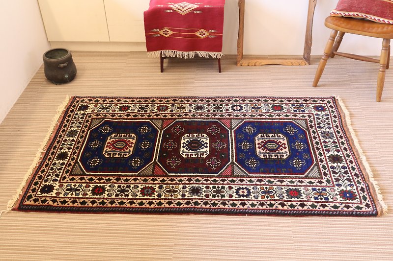 Handwoven carpet Traditional kilim pattern Antique design Plant dyed wool rug 165 × 95cm Turkish kilim - ผ้าห่ม - วัสดุอื่นๆ สีน้ำเงิน