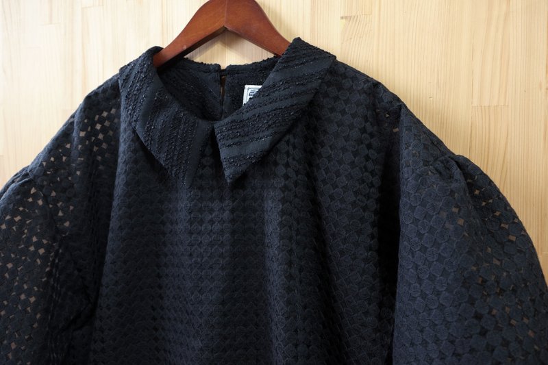 襯衫領澎袖上衣/ 黑色幾何蕾絲 - 女上衣/長袖上衣 - 其他材質 黑色