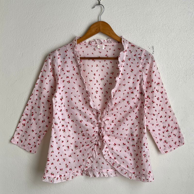 Olive Girl Japanese Brand Strawberry Print Blouse in Pink - เสื้อผู้หญิง - ผ้าฝ้าย/ผ้าลินิน 