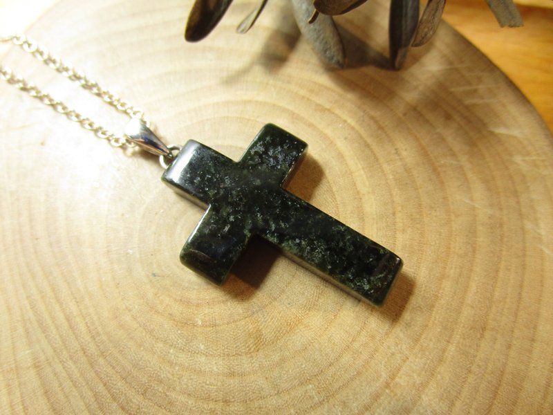 玉墜 造型玉墜-十字架 新疆墨碧玉/雙面可配戴/ - 項鍊 - 玉石 綠色
