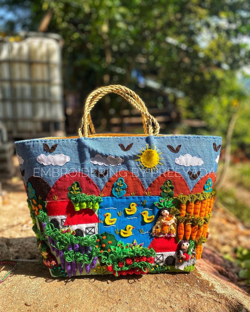 Hand-embroidered Krajood bag decorated with all hands. - กระเป๋าถือ - งานปัก 