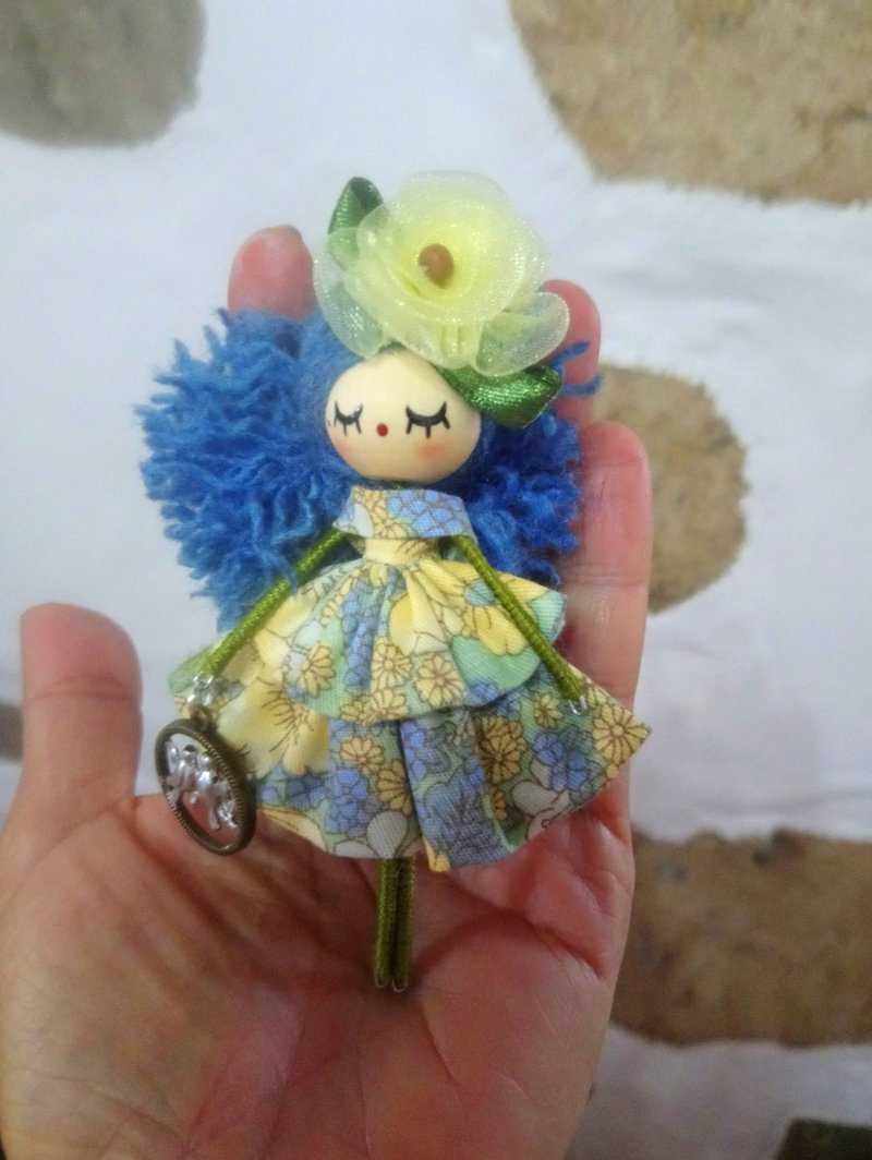 Brooch doll - เข็มกลัด - ไม้ สีเหลือง