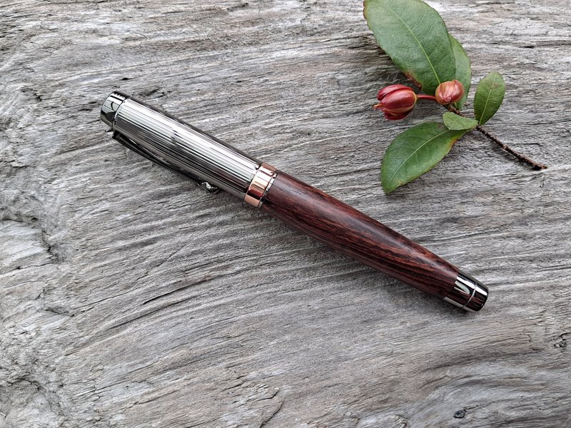 Slightly concave rosewood wood handmade pen ballpoint pen Camila style - ปากกา - ไม้ 