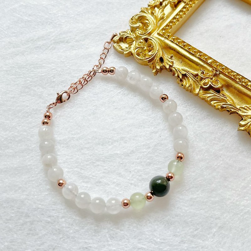 Natural Stone Crystal Bracelet - สร้อยข้อมือ - คริสตัล สีเขียว