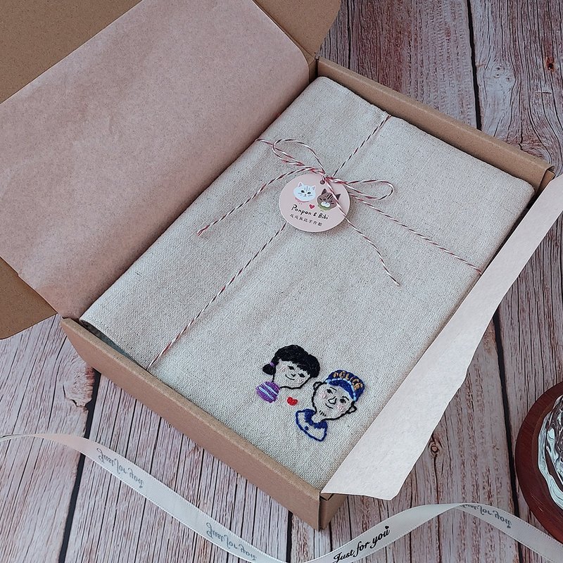 Portrait Embroidery: Customized Portrait Sketch + Handmade Embroidered Notebook - ภาพวาดบุคคล - ผ้าฝ้าย/ผ้าลินิน สีกากี