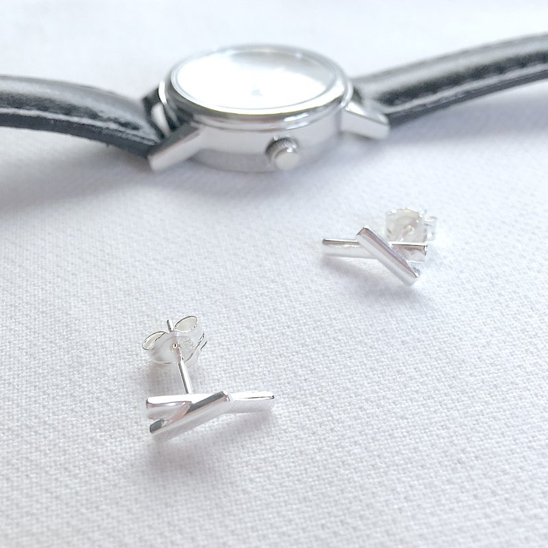 Overlapping Cross S925 Sterling Silver Earrings Anti-allergy - ต่างหู - เงินแท้ สีเงิน
