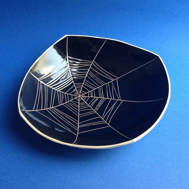 皿 (蜘蛛の巣）黒　plate (spider web) black - 花瓶・植木鉢 - 蝋 ブラック