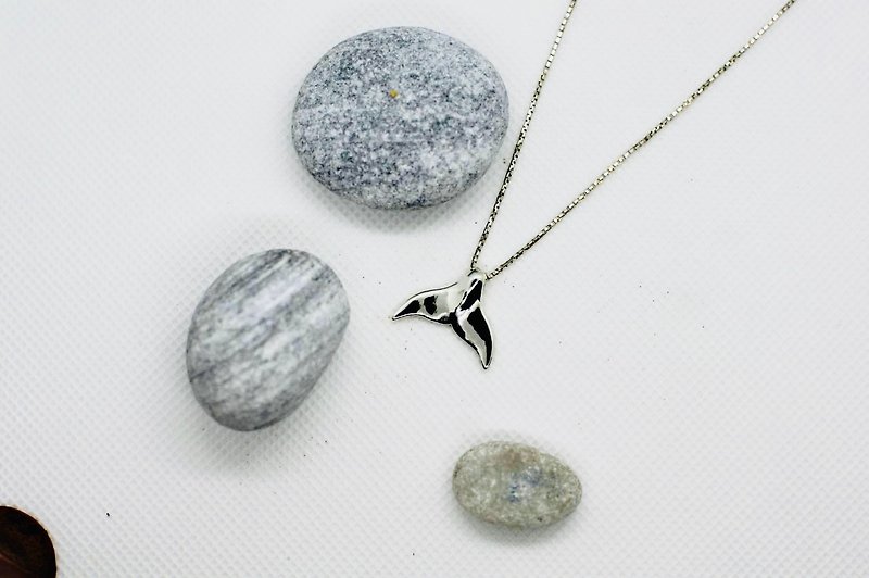 s925 sterling silver whale tail pendant/whale tail necklace - สร้อยคอ - เงิน สีเงิน