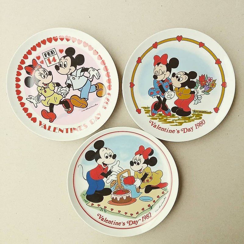 アメリカン・ディズニー・ディズニー製1979/1980/1982バレンタイン・デー記念装飾磁器板/ペンダント