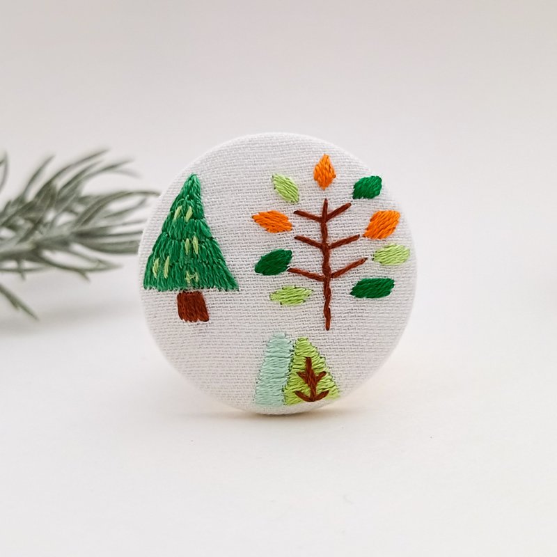 北欧柄の森刺繍ブローチ - 胸針 - 棉．麻 綠色
