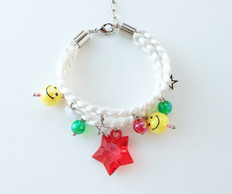 White double-layered braided bracelet with smiley and charms - 手鍊/手環 - 其他材質 白色