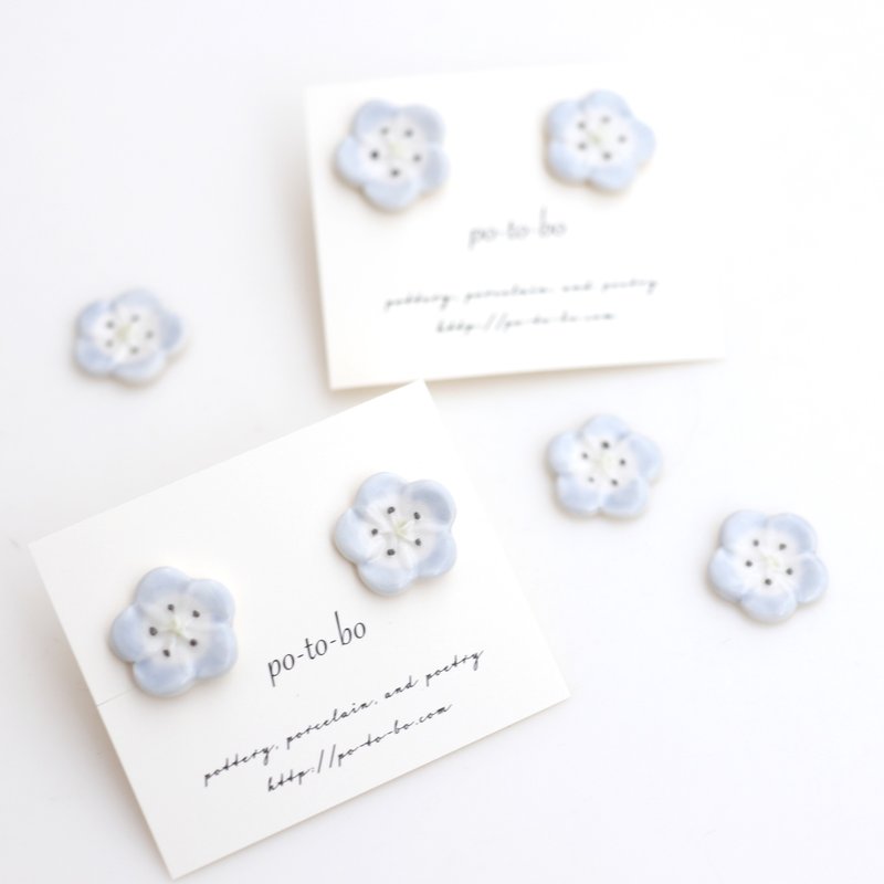 Nemophila earrings - 耳環/耳夾/耳骨夾 - 瓷 藍色