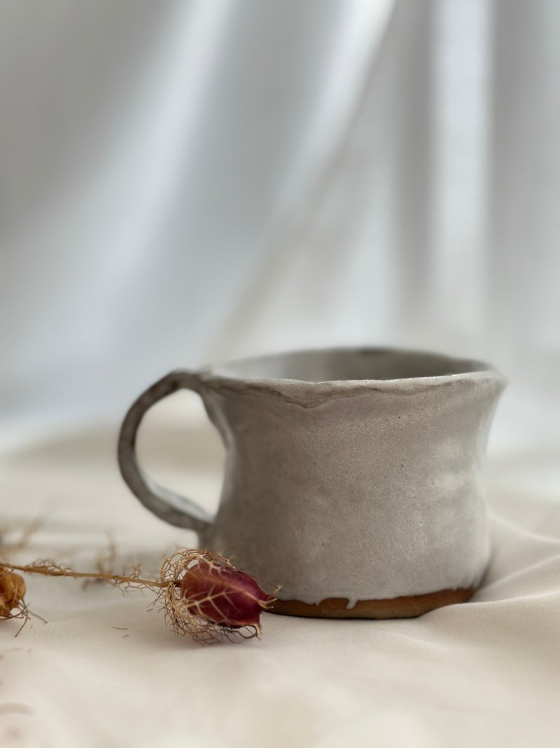 40052-Unique white glazed hand-built heavy mug with irregular lines 500ml - Cups - Pottery 