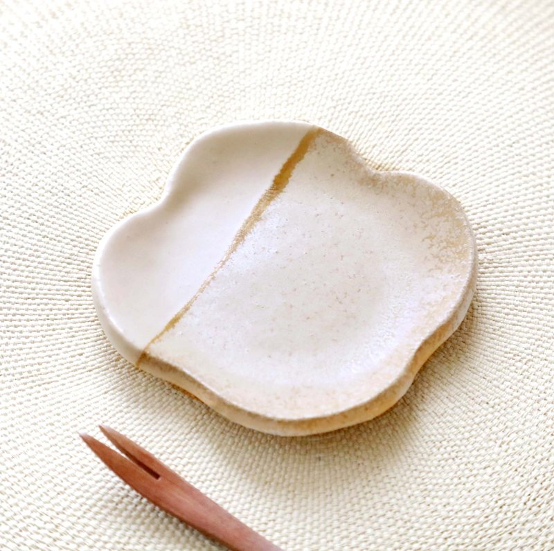 白茶色の結晶釉の花形豆皿 - 碟子/醬料碟/醬油碟 - 陶 卡其色