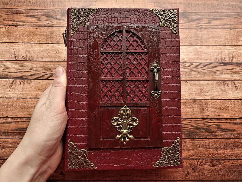 กระดาษ สมุดบันทึก/สมุดปฏิทิน สีแดง - Red door journal for sale Witch grimoire for sale Gothic spell book of shadows