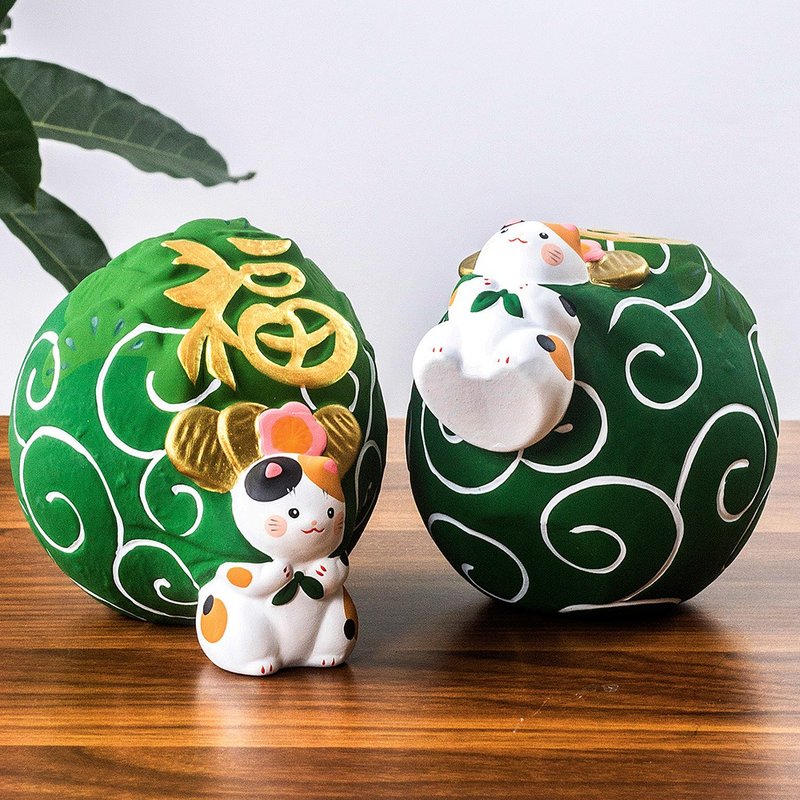 Spot Japan imported dragon and tiger made of pottery clay three-haired cat blessing bag desktop porch decoration lucky piggy bank gift - ของวางตกแต่ง - ดินเผา 