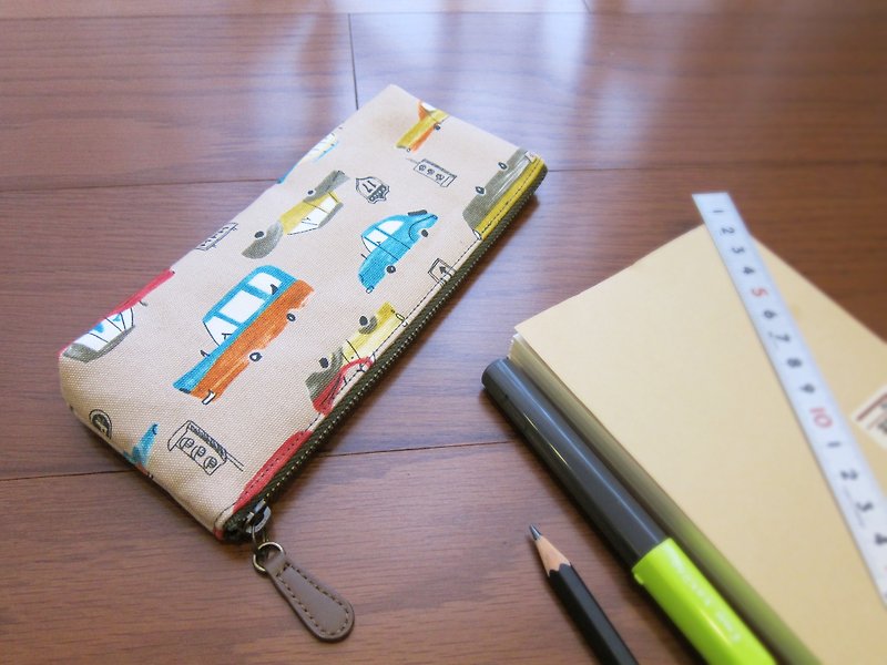 Pencil graffiti car - กล่องดินสอ/ถุงดินสอ - วัสดุอื่นๆ สีกากี