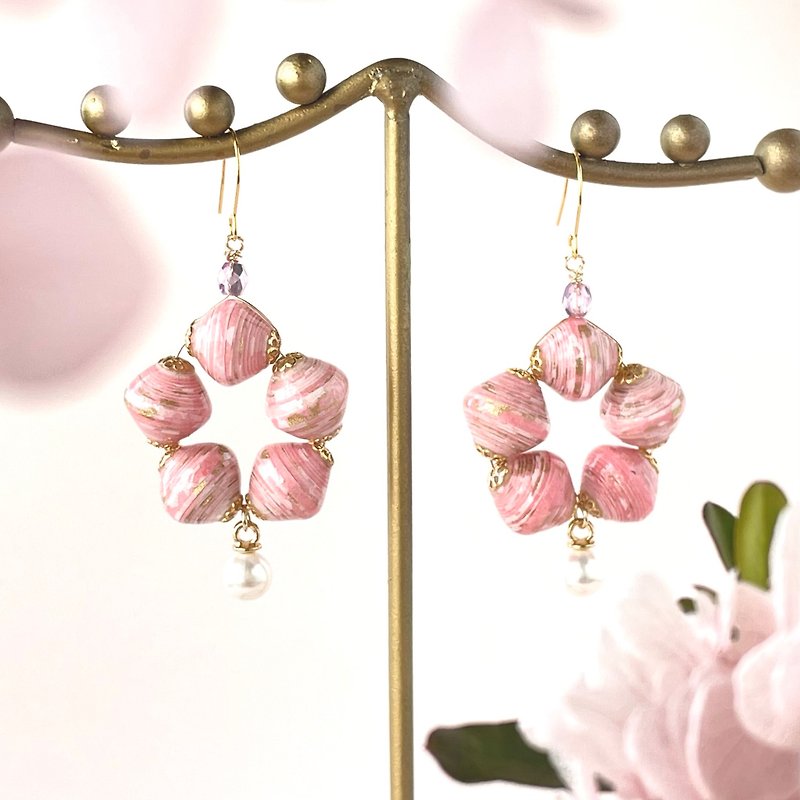 桜色ころりんピアス　イヤリング　和紙　サージカルステンレス　個性的　大ぶり　金属アレルギー対応 - 耳環/耳夾 - 紙 粉紅色