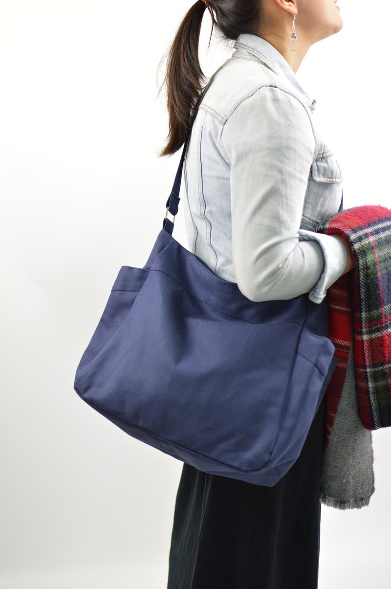 Navy Canvas Diaper bag Tote bag /Water resistant Shoulder bag(DWR)- no.101 RENEE - กระเป๋าแมสเซนเจอร์ - วัสดุกันนำ้ สีน้ำเงิน