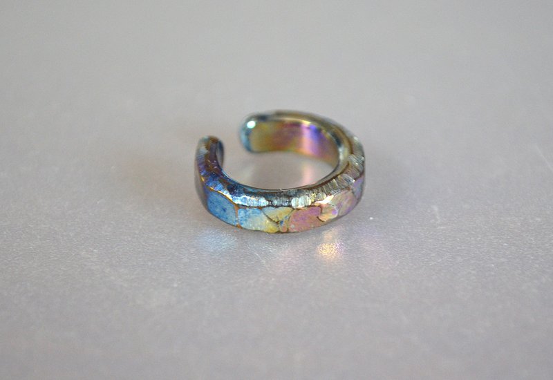 Titanium ear cuff・チタンイヤーカフ=ロックイヤー=虹 - 耳環/耳夾/耳骨夾 - 其他金屬 多色