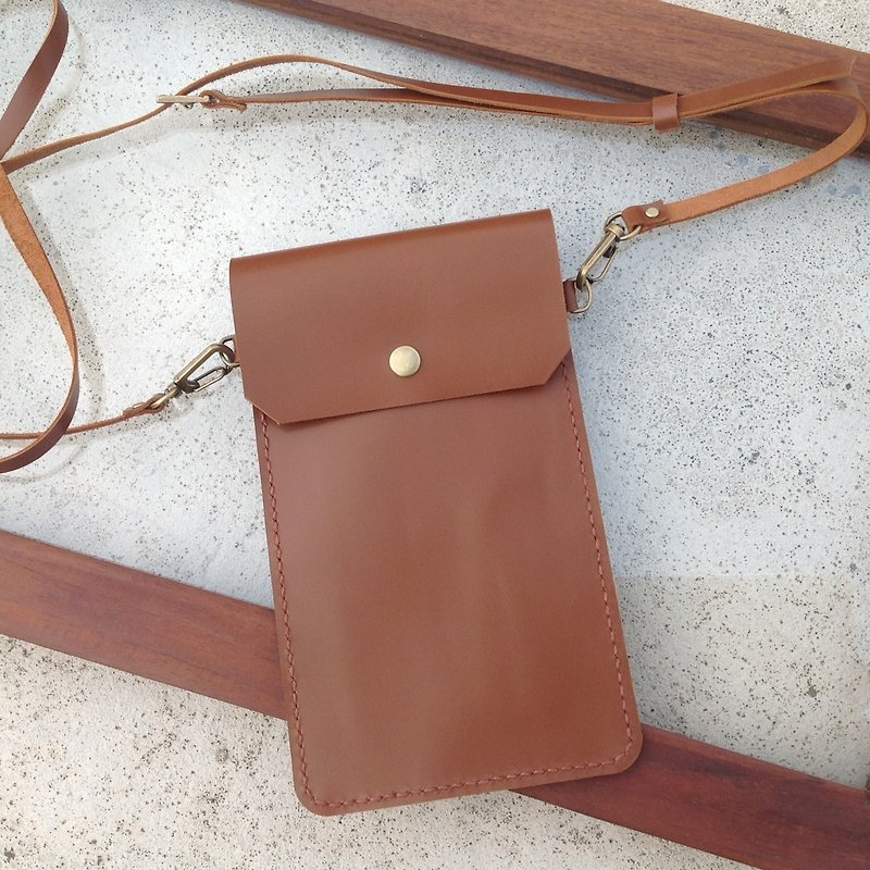 (Long oblique back pocket) Mobile phone strap, you can put your travel card, card, hung your chest, purse hand stitching, leather [when leather] caramel brown - อื่นๆ - หนังแท้ สีนำ้ตาล