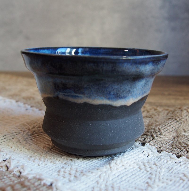 Little flower pot / Silence Sea Collection - Plants - Pottery Black