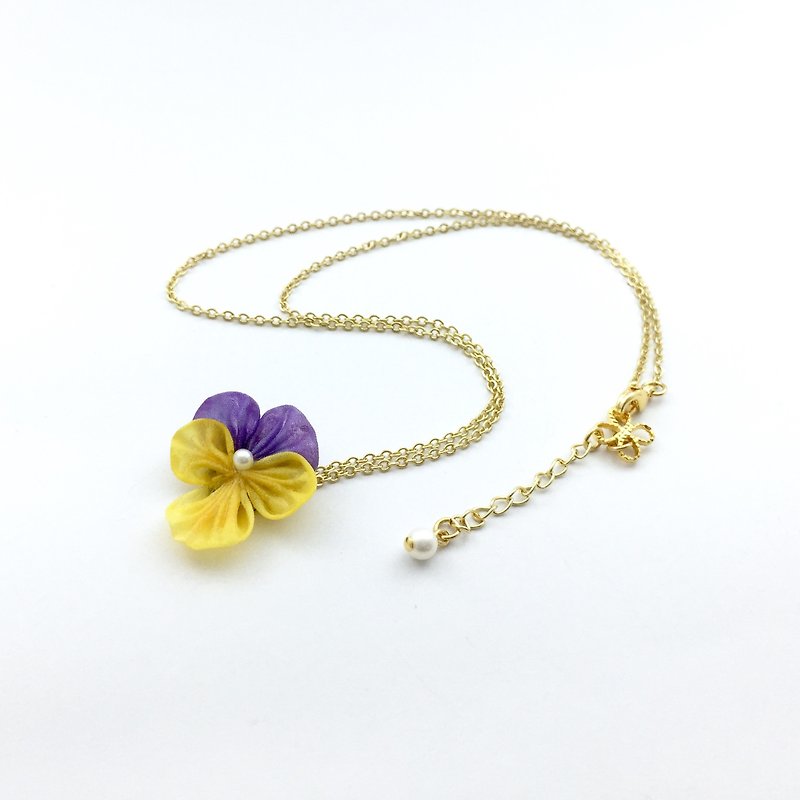 [If] [miniature] Sang ma mi-zu pansy floral fretwork. 24K gold plated brass necklace. Handmade necklace / necklace / clavicle chain / short chain - สร้อยคอ - ผ้าไหม สีม่วง