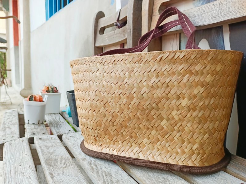 Ancient rush all-purpose basket and grass storage bag - กระเป๋าถือ - พืช/ดอกไม้ สีนำ้ตาล