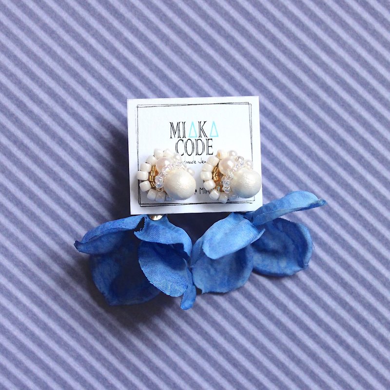 Hand-beaded Cotton Pearls Jewelry with (Blue)Floral Earrings/Ear-clips - Earrings & Clip-ons - Plants & Flowers Blue
