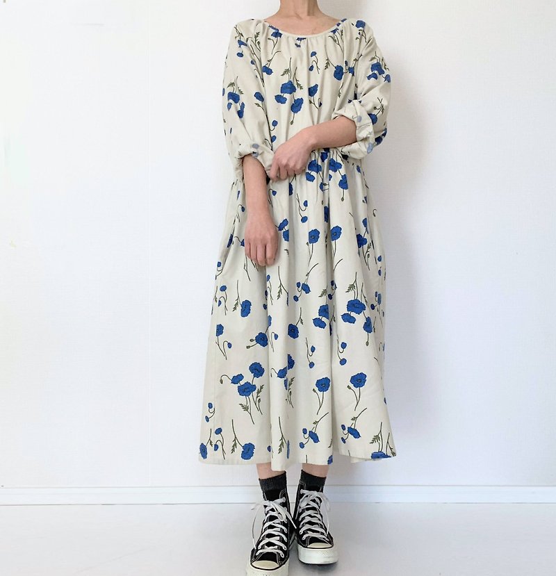 Poppy flower　one-piece dress 　long sleeves　cotton　flannel　ivory - ชุดเดรส - ผ้าฝ้าย/ผ้าลินิน ขาว