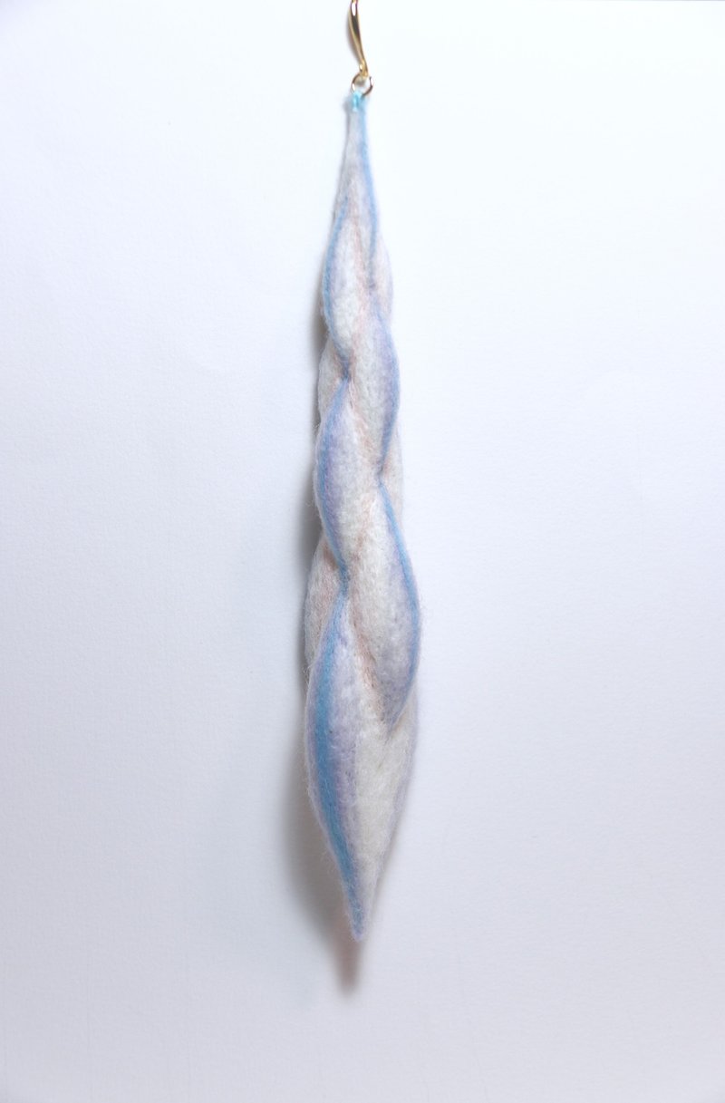 流 |耳墜耳環誇張單隻羊毛氈手作首飾飾品 - 耳環/耳夾/耳骨夾 - 羊毛 白色