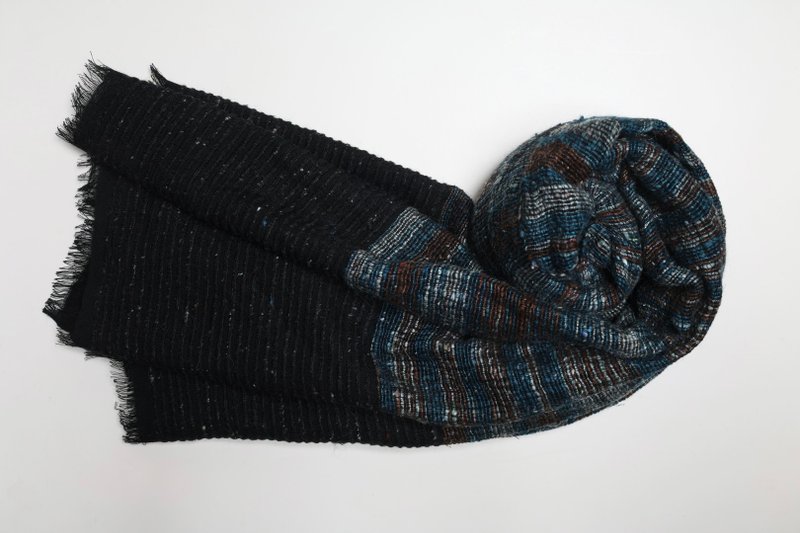 【快速出貨】喀什米爾專櫃設計梭織工藝羊毛黑咖藍圍巾披肩透紗感 - 圍巾/披肩 - 羊毛 黑色