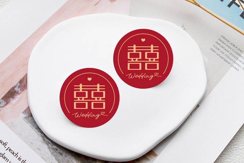 Design style red 囍 sticker 3cm wedding invitation sticker envelope sticker wedding souvenir wedding cake - สติกเกอร์ - กระดาษ สีแดง