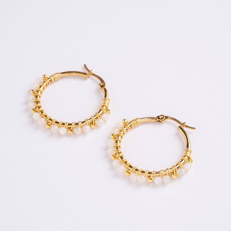 Large Amina Earrings in Moonstone (18K Gold Plated Moonstone Hoops) - 耳環/耳夾/耳骨夾 - 半寶石 白色