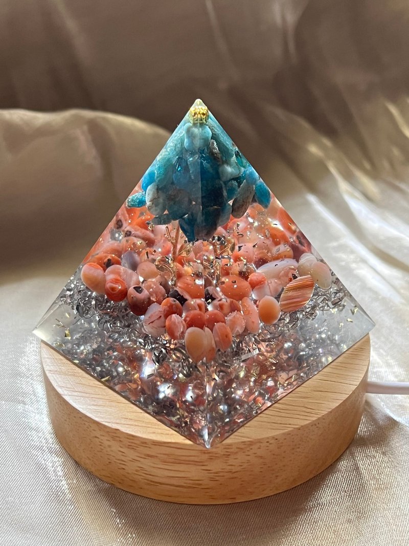 Customized [Ogan Energy Tower-for you who resonate with the same frequency] Blue Phosphorus/Southern Red Agate-Ogan Pyramid - ของวางตกแต่ง - เรซิน 